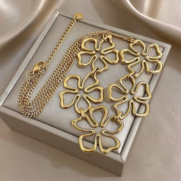Anthropologie Jewelry - Gold Floral Link Necklace